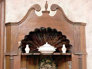 Queene Anne Cupboard Shell Close up (click for larger photo)